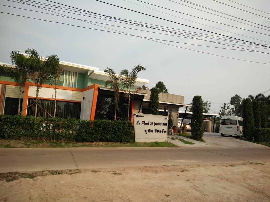 Le Park 23 Boutique Resort Roi Et Exterior photo